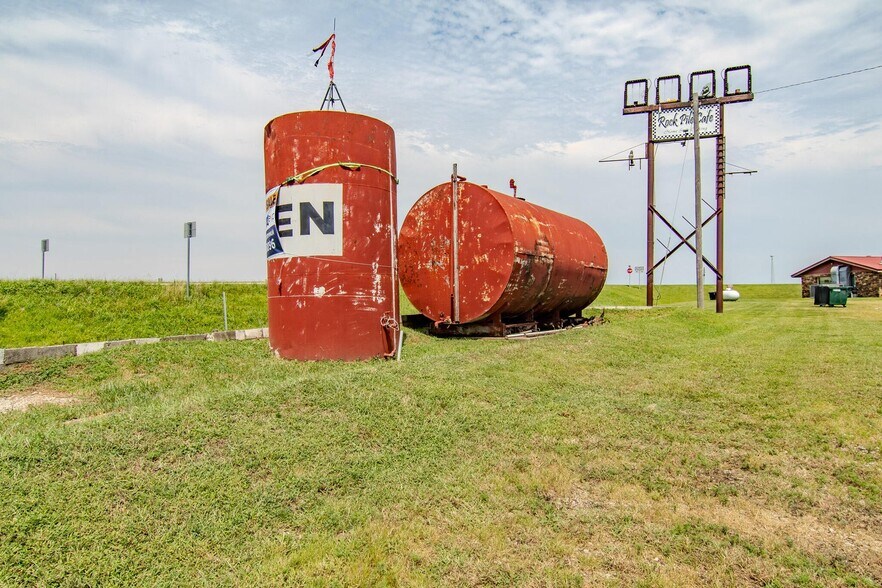 More Photos Of 18400 E B Hwy, Sheldon Flex For Sale