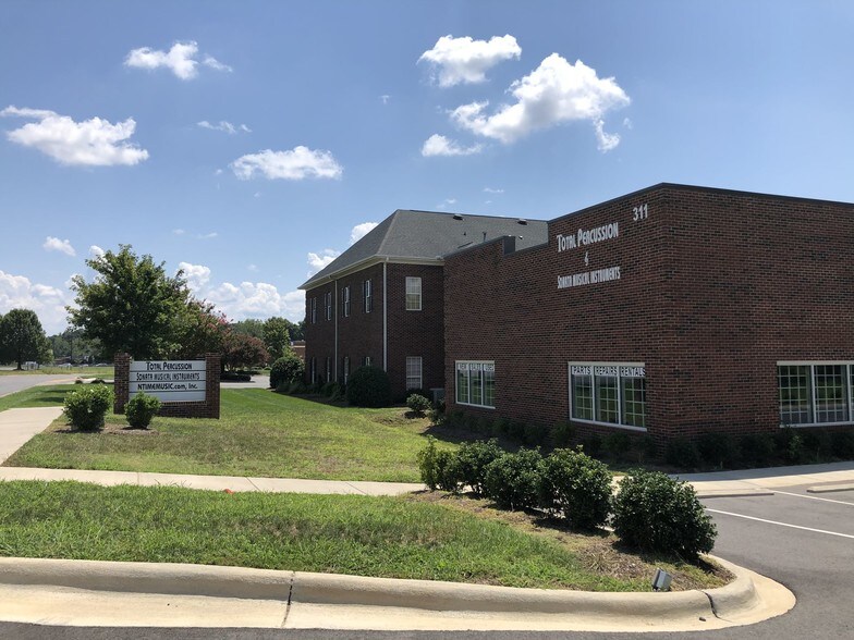 More Photos Of 311-317 Post Office Dr, Indian Trail Showroom For Lease