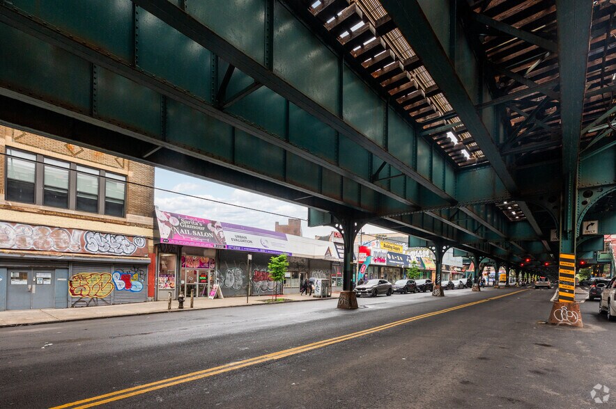More Photos Of 831 Westchester Ave, Bronx Storefront For Lease