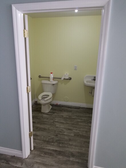 More Photos Of 8792 Gratiot Ave, Columbus Storefront Retail Office For Lease