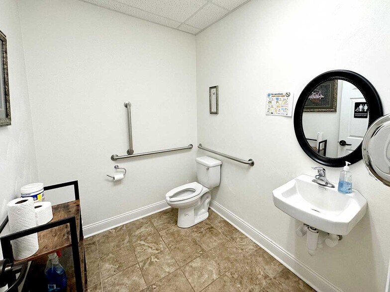 More Photos Of 1120 By Pass Rd, Vinton Medical For Sale