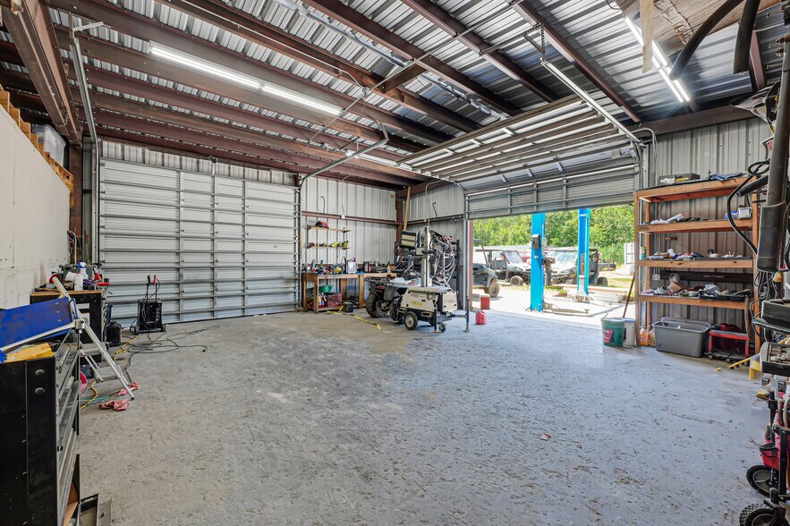 More Photos Of 201 N Walker St, Angleton Warehouse For Sale