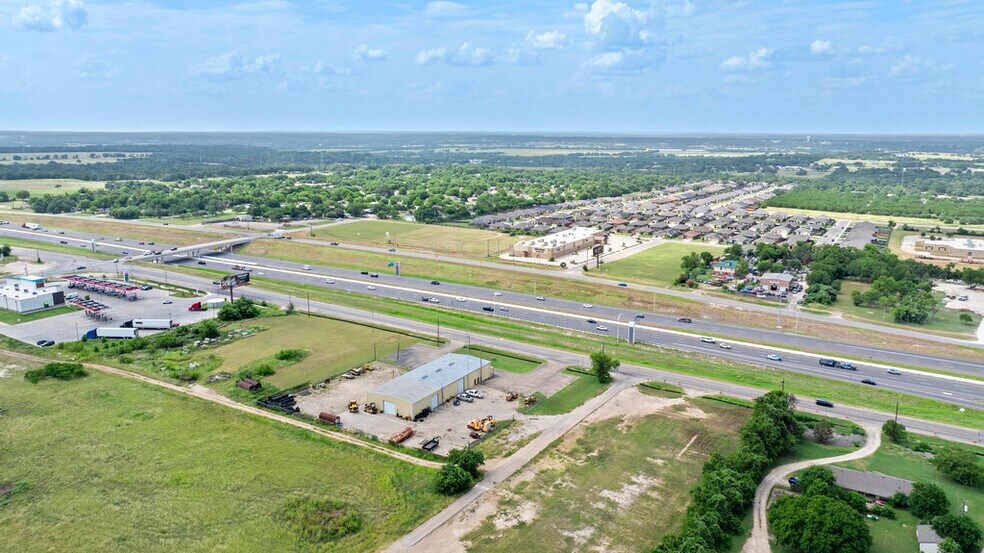 More Photos Of 3275 W US Highway 190, Belton Warehouse For Lease
