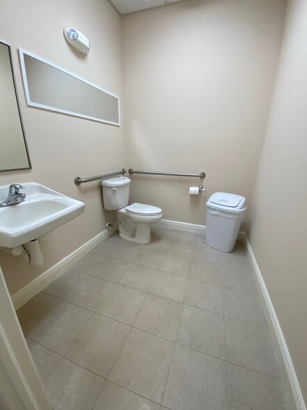 More Photos Of 5483 Lee St, Lehigh Acres Flex For Sale