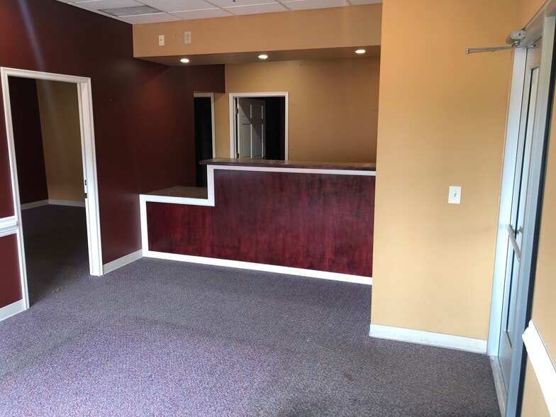 More Photos Of 441 University Ave W, Saint Paul Storefront Retail Office For Lease