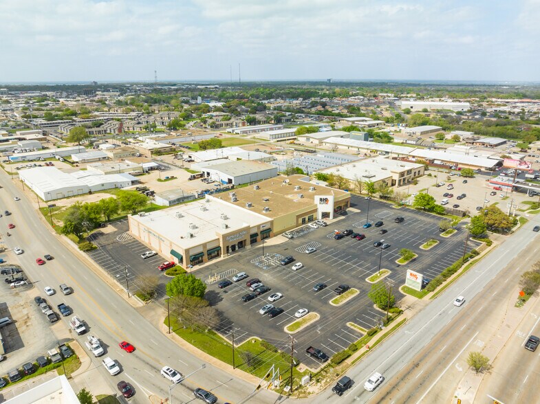 More Photos Of 4909 W Waco Dr, Waco Storefront For Sale