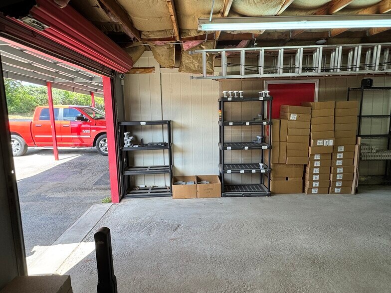 More Photos Of 706 N Perry St, Palestine General Retail For Sale