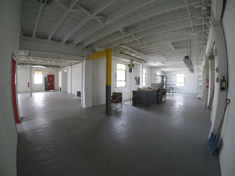 More Photos Of 413 Florence Ave, Hillside Warehouse For Lease