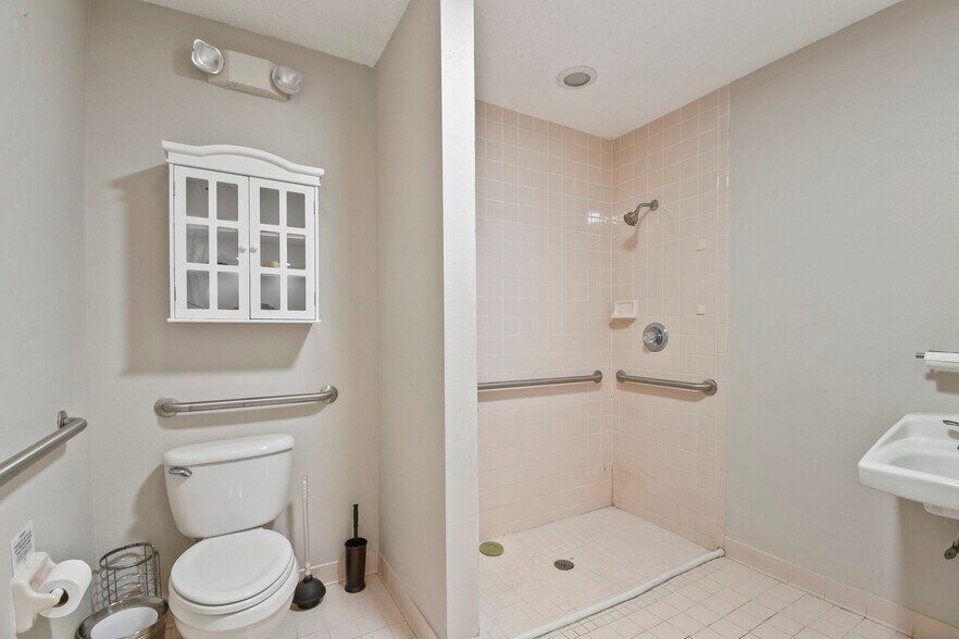 More Photos Of 2706 Old Moultrie Rd, Saint Augustine Medical For Lease