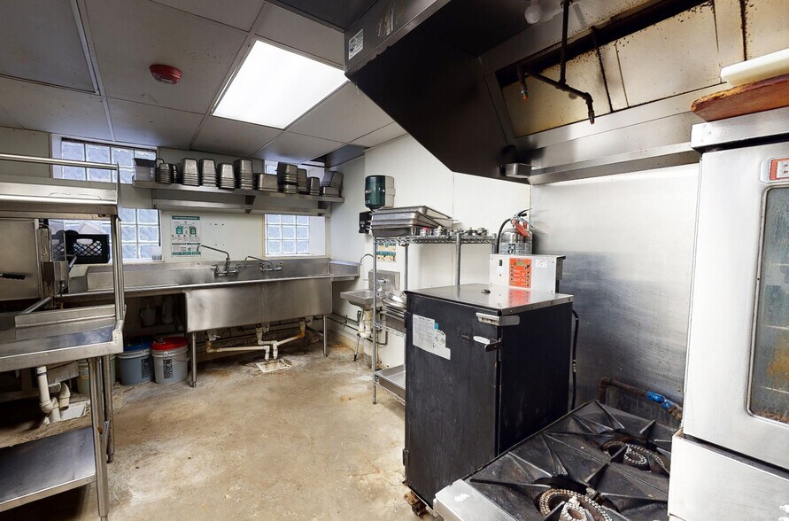 More Photos Of 313 N Charles St, Baltimore Storefront Retail Residential For Lease