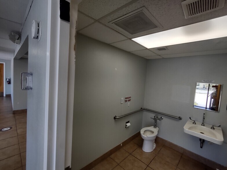 More Photos Of 3140 34th St N, Saint Petersburg Freestanding For Lease