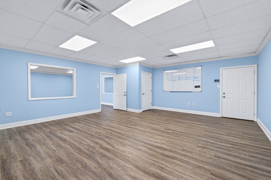 More Photos Of 4109 Robinson St, Covington Freestanding For Sale