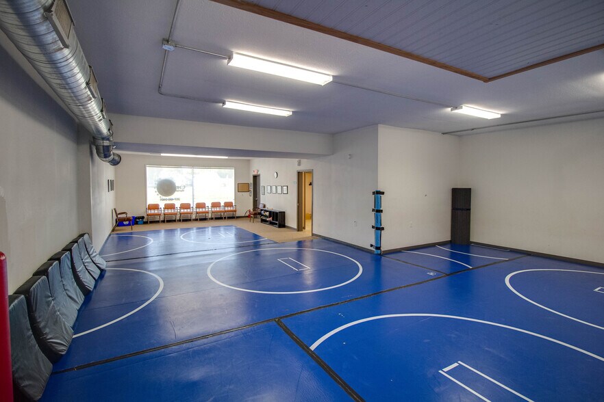 More Photos Of 609 S State St, Jerseyville General Retail For Sale