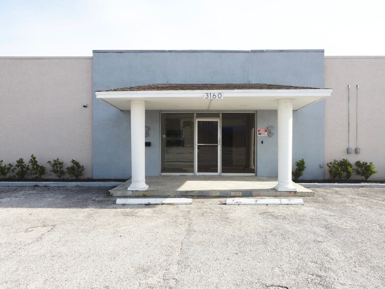 More Photos Of 3160 N 46th Ave, Saint Petersburg Warehouse For Sale