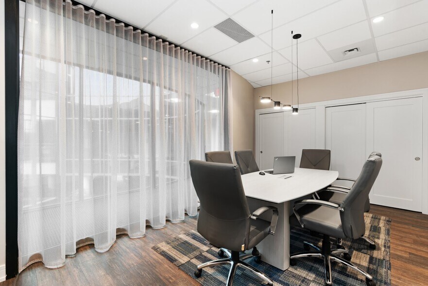 More Photos Of 600 Enterprise Dr, Oak Brook Medical For Lease