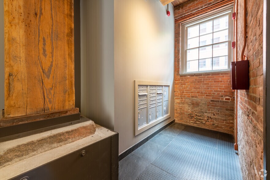 More Photos Of 9 Channel Ctr St, Boston Office For Lease