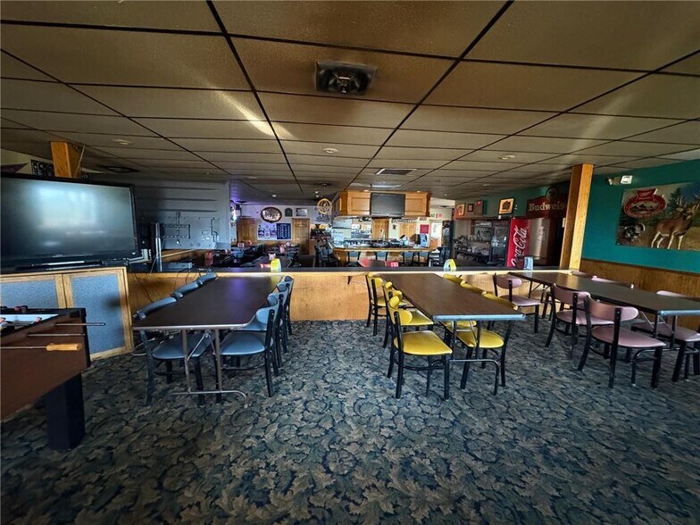More Photos Of 530 W Christenson Ave, Appleton General Retail For Sale