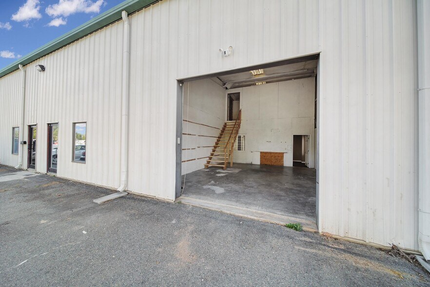 More Photos Of 3840 Matthews Indian Trail Rd, Matthews Light Distribution For Sale