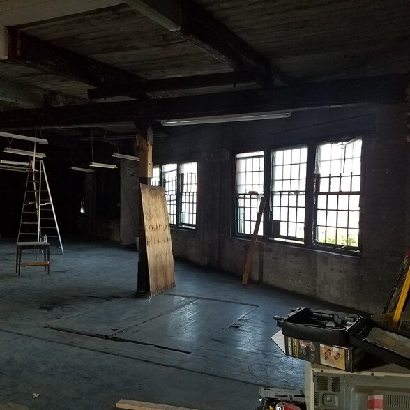 More Photos Of 60 Dickerson St, Newark Light Manufacturing For Lease