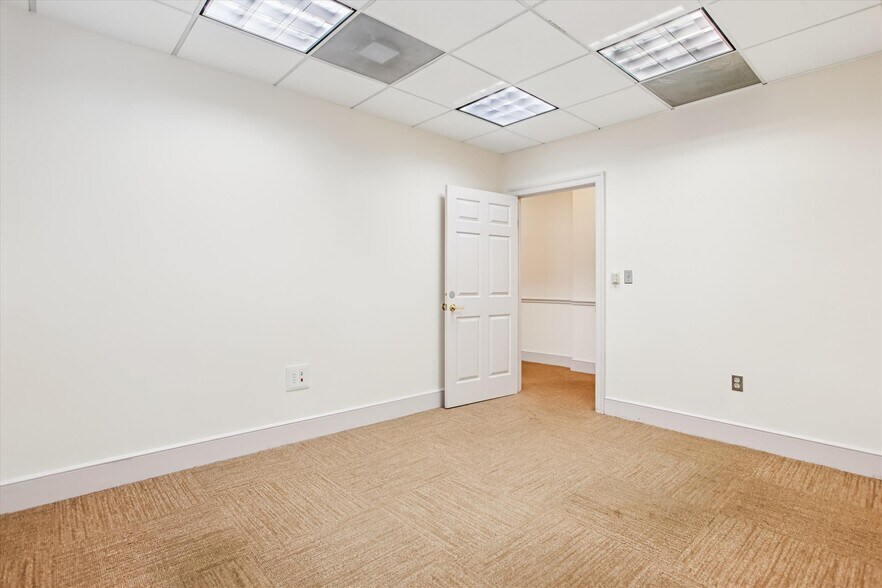 More Photos Of 1501 Duke St, Alexandria Office For Lease