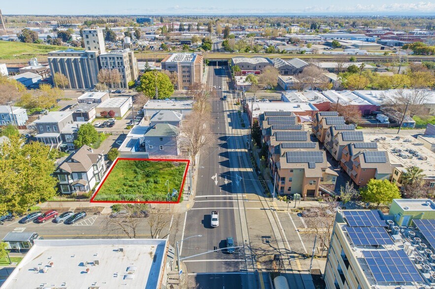 More Photos Of 330 12th St, Sacramento Land For Sale