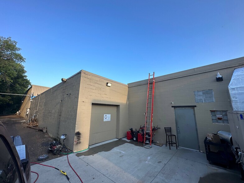 More Photos Of 1250 4th Ave NW, Minot Storefront For Lease