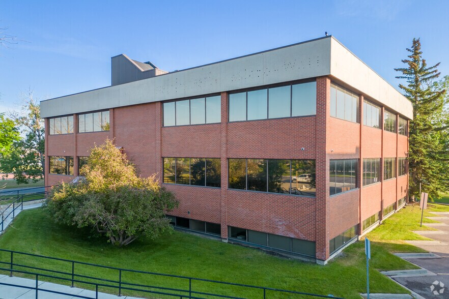 More Photos Of 2711 39th Ave NE, Calgary Office For Lease