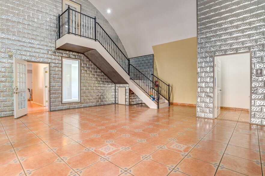 More Photos Of 1319 March Rd, San Antonio Loft Creative Space For Lease