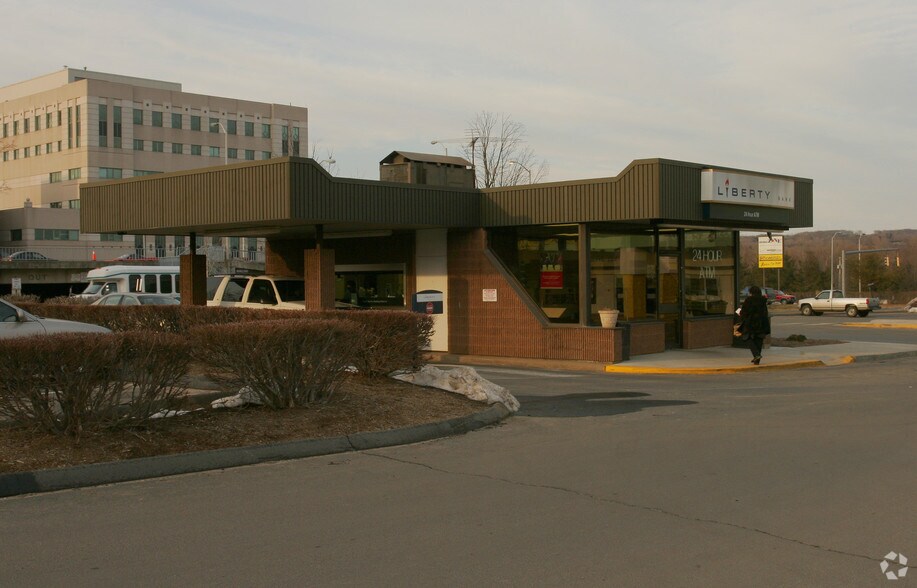More Photos Of 200 Main St, Middletown Unknown For Lease