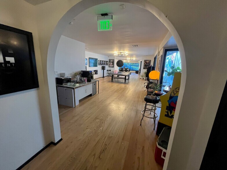 More Photos Of 7910-7928 W 3rd St, Los Angeles Storefront For Lease