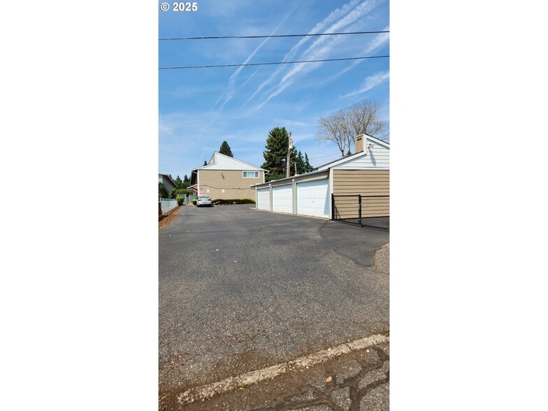 More Photos Of 2510 E 8TH St, Vancouver Apartments For Sale