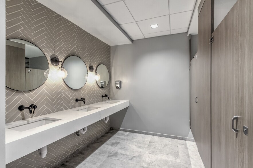 More Photos Of 5550 77 Center Dr, Charlotte Office For Lease