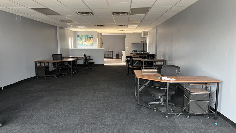 More Photos Of 4222-4258 Hicksville Rd, Bethpage Storefront For Lease