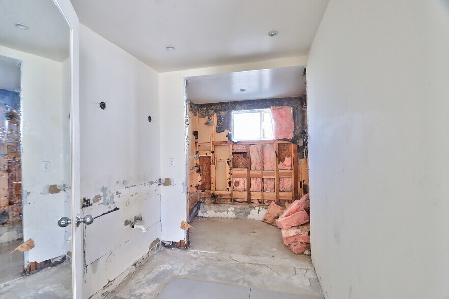 More Photos Of 2249 N Palm Canyon Dr, Palm Springs Hotel For Sale