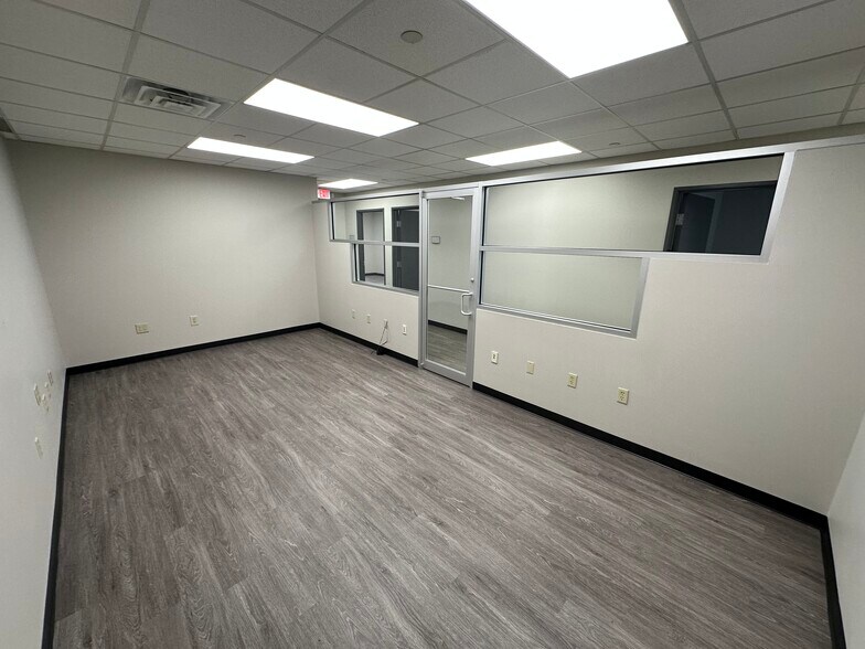 More Photos Of 3171 E Sunshine St, Springfield Office Residential For Lease