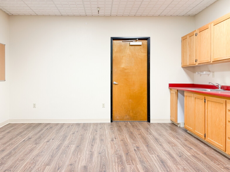 More Photos Of 2015 Airpark Ct, Auburn Warehouse For Lease