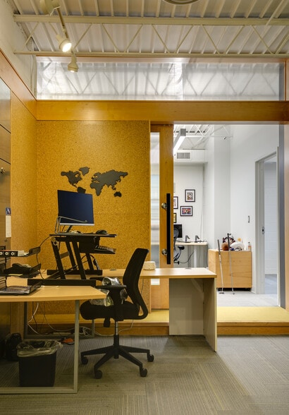 More Photos Of 3310 W Clay St, Richmond Showroom For Lease