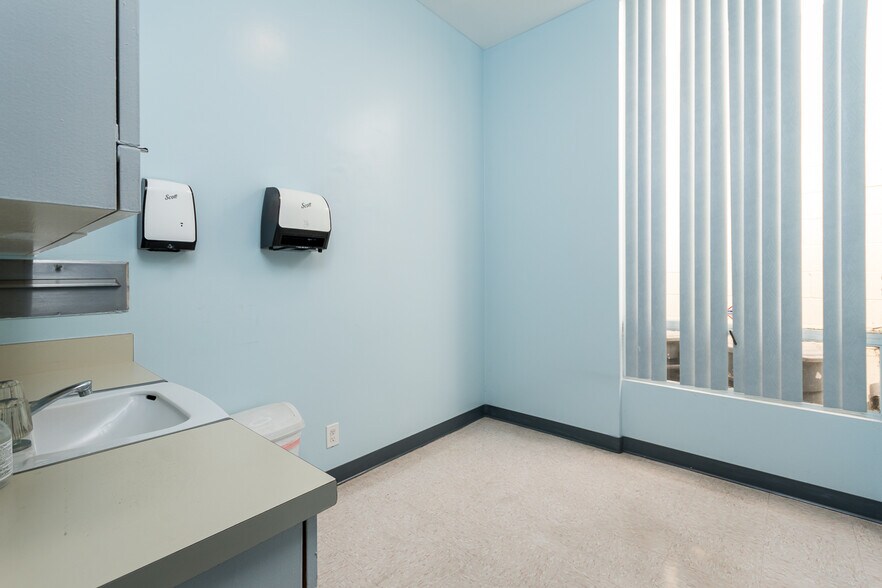 More Photos Of 1533 Alamitos Ave, Long Beach Medical For Sale