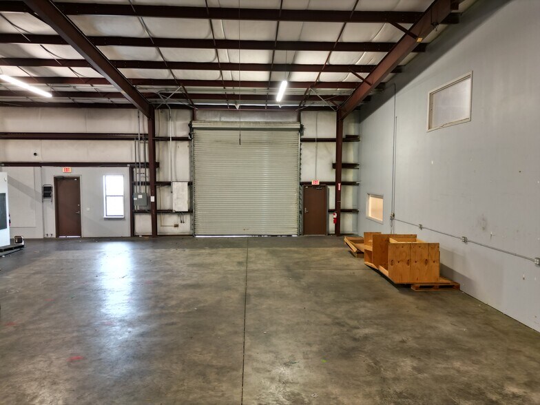 More Photos Of 104 Liberty Center Pl, Saint Augustine Warehouse For Lease