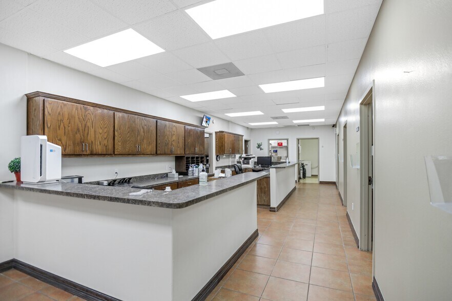 More Photos Of 802 E Expressway 83, La Joya General Retail For Sale