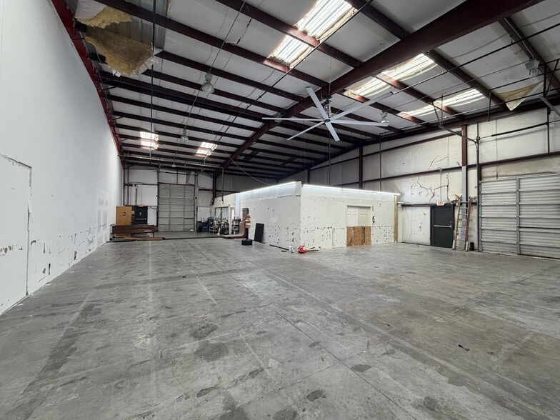 More Photos Of 200 Varnfield Dr, Summerville Warehouse For Lease