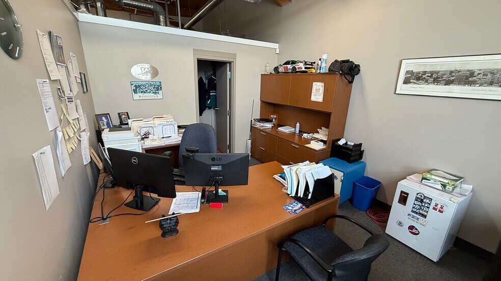 More Photos Of 1373 Spruce St, Winnipeg Manufacturing For Sale