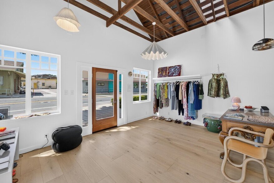 More Photos Of 408 Trout Gulch Rd, Aptos Freestanding For Sale