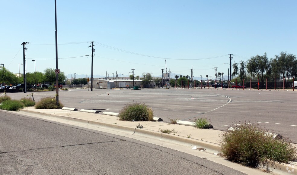 More Photos Of 602 NW Buchanan St, Phoenix Land For Sale