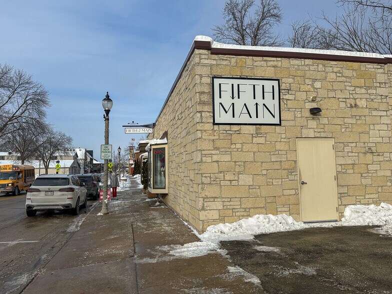 More Photos Of 174 S Main St, Thiensville Office For Sale