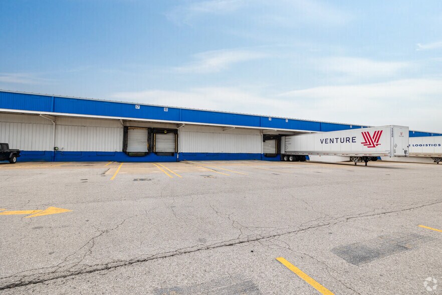 More Photos Of 4300 Church Rd, Centreville Truck Terminal For Lease