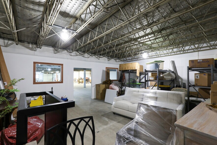 More Photos Of 18 W Currahee St, Toccoa Showroom For Sale