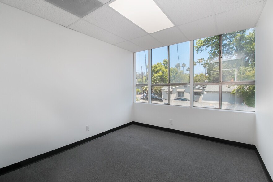 More Photos Of 1021 E Walnut St, Pasadena Medical For Lease