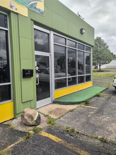 More Photos Of 45788 Woodward Ave, Pontiac Restaurant For Lease