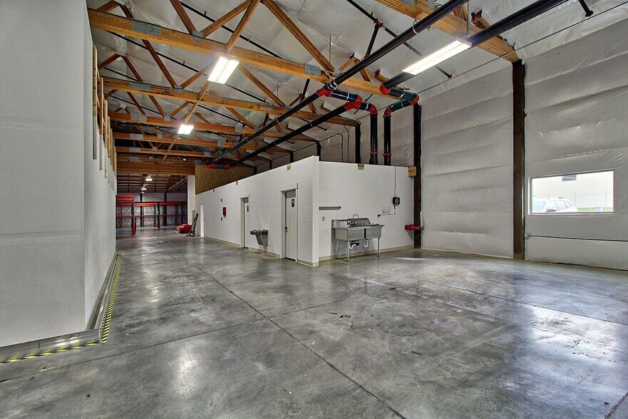 More Photos Of 1106 Airpark Ln, Sandpoint Warehouse For Lease